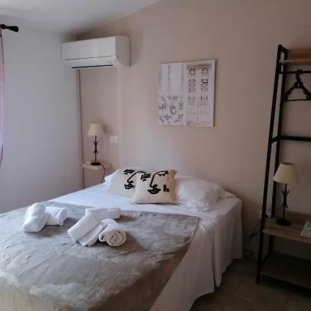 De Cannedda Bed and breakfast