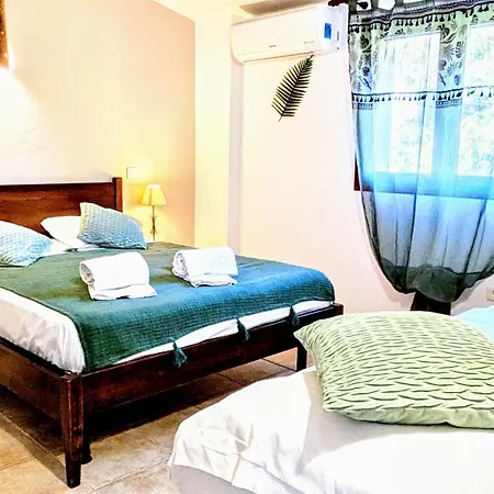 De Cannedda فندق